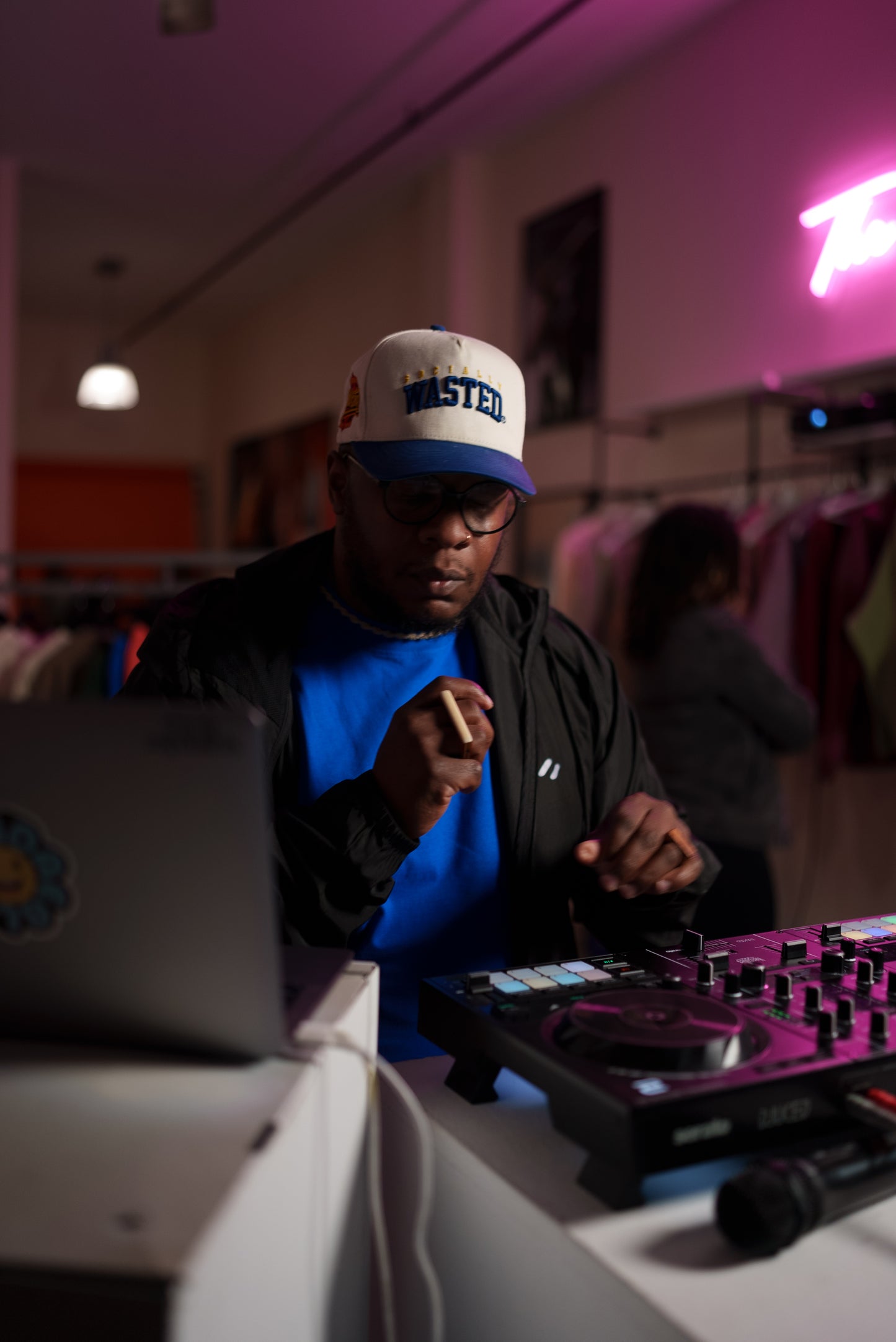 Socially Wasted Close Friends: Sondaeblu