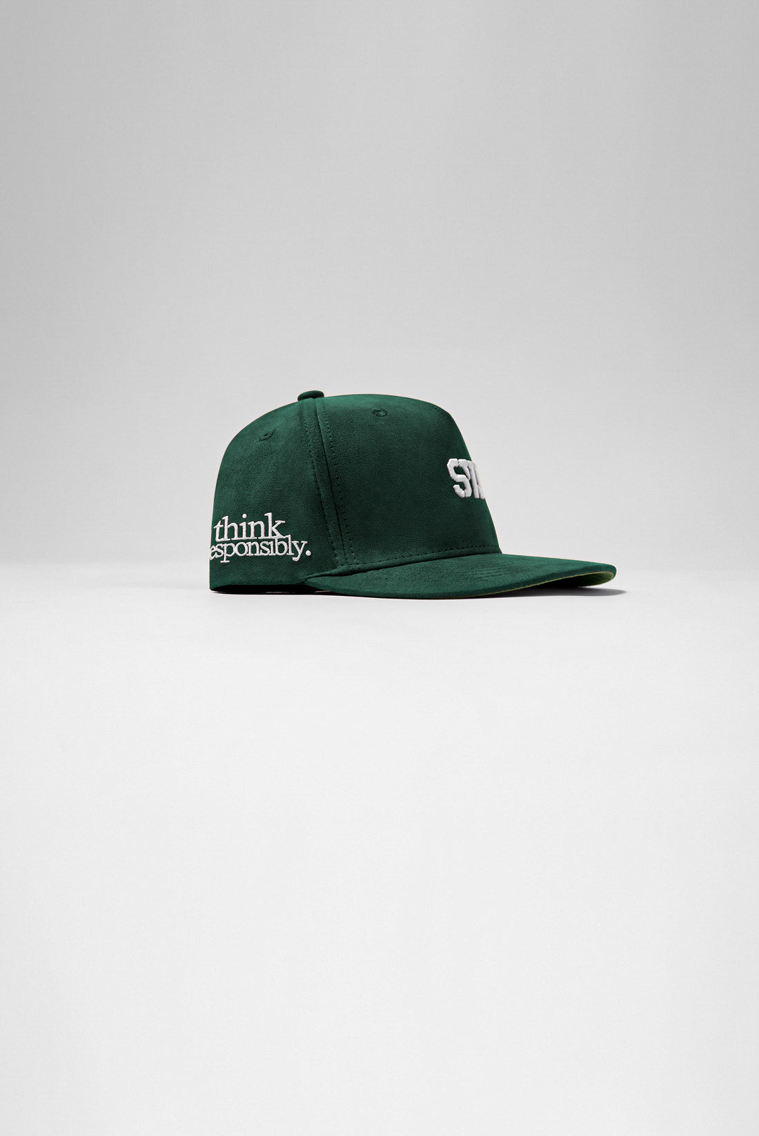 
                  
                    SUEDE SNAPBACK BRUNSWICK GREEN
                  
                